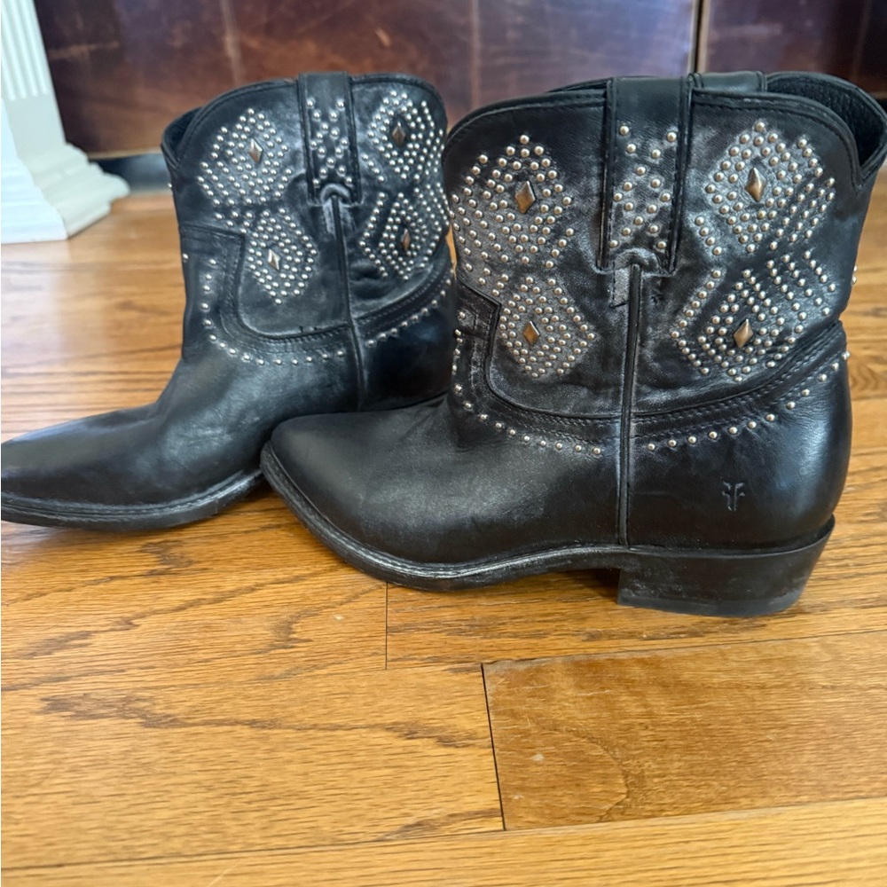 Brand New Frye Billy stud/Garmin short ankle boot ￼ size 8… Brand new never worn